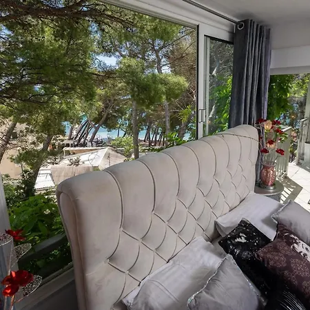 Beachfront Romilda 아파트
